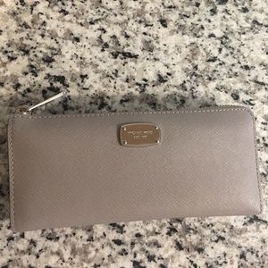 Michael Kors Jet Set Zip Around Wallet